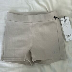 ALO yoga goddess ribbed high waist, hot short